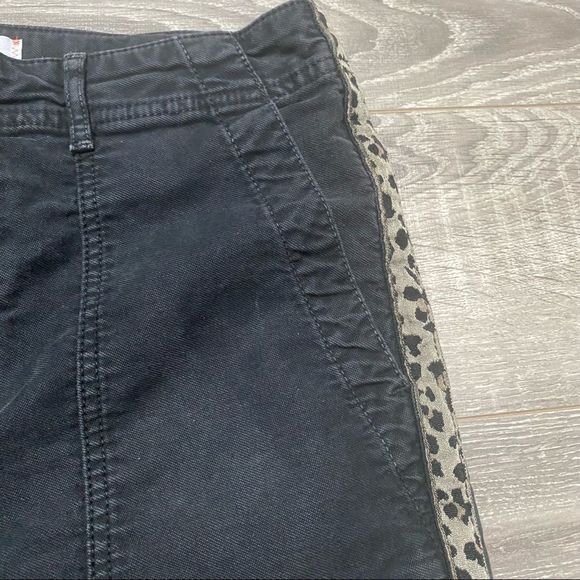 SUNDRY Leopard Trim High Rise cropped Jeans - Picture 3 of 8